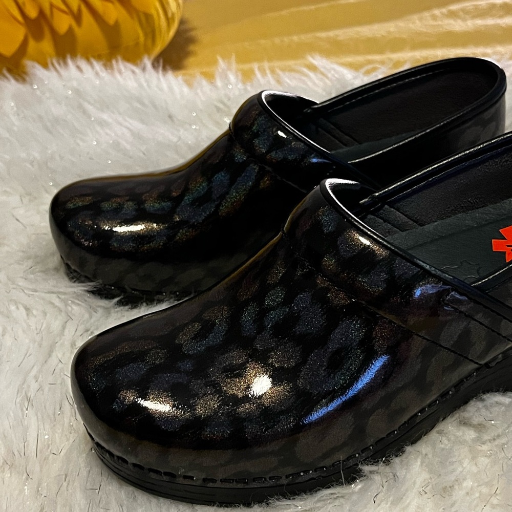 Dansko Woman’s Pro Xp iridescent leopard clog